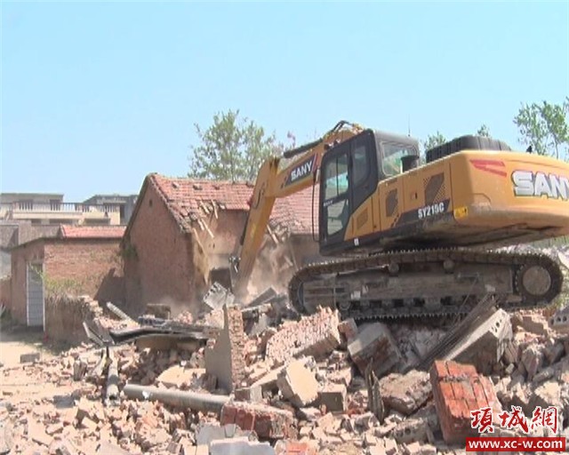 千阁办事处对项城港建设用地项目进行拆除